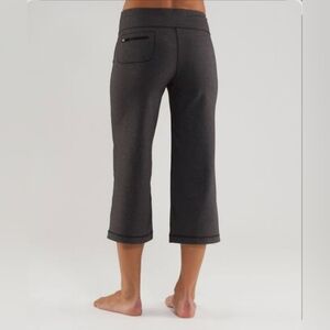 Lululemon Relaxed Fit Crop II Pants Size 4 Deep Coal Retired Drawstring W6746S